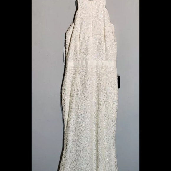 Beautiful lace wedding dress - Picture 2 of 4